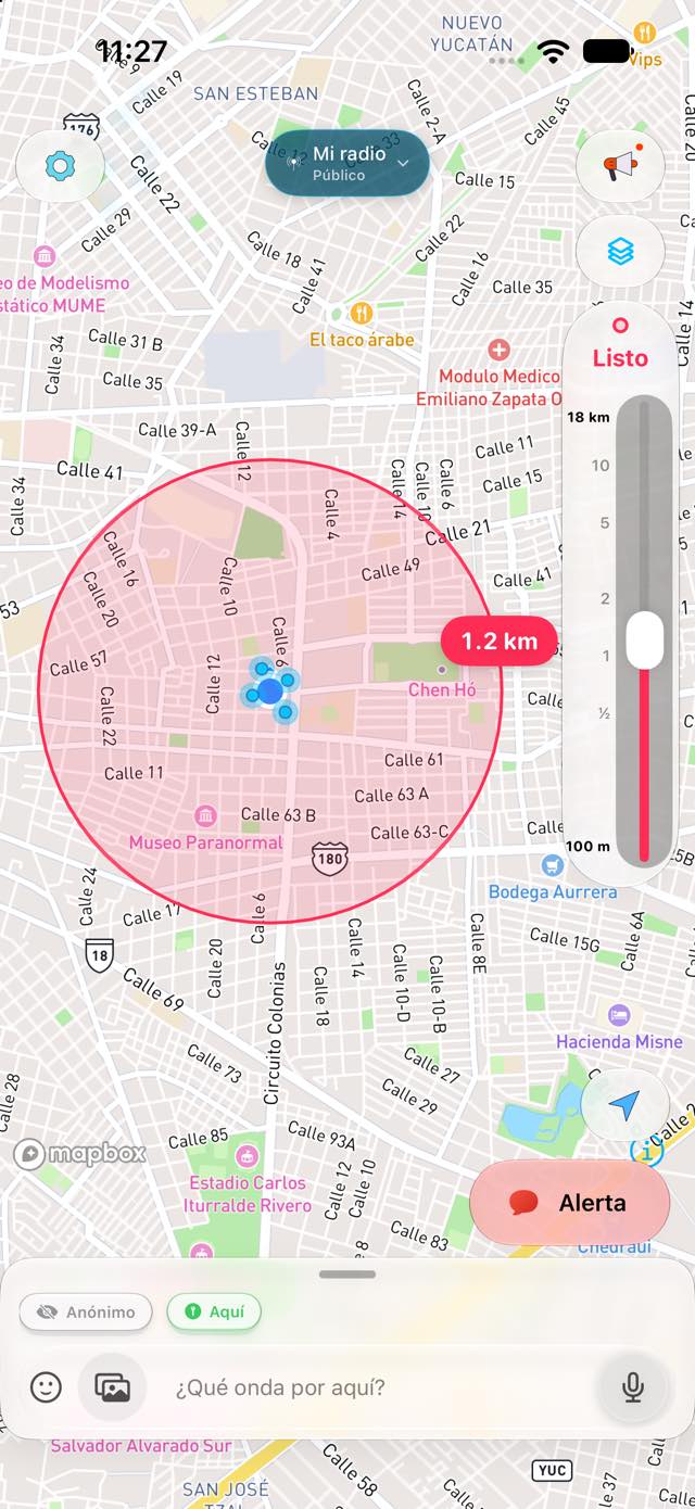 El radio abierto en Liivoo: un deslizador vertical a la derecha con la perilla en 1.2 km y, en el mapa, un círculo rosa alrededor de tu punto.